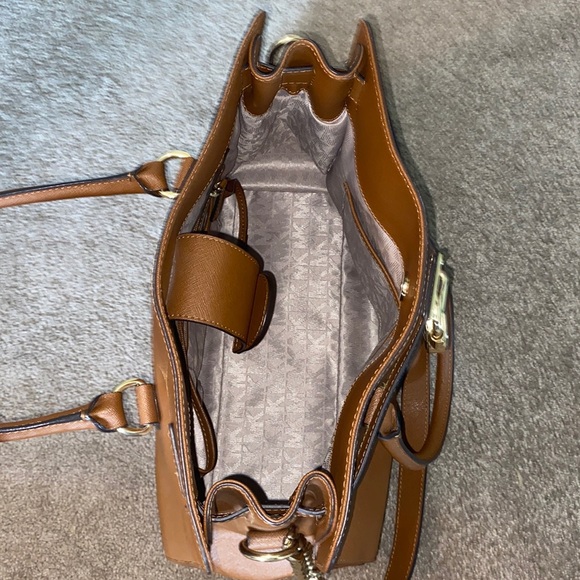 Michael Kors Large Hamilton Tote - Picture 4 of 8